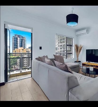 2 Bedroom 2 Bath Luxury - Sandton Cbd Йоханнесбург Экстерьер фото