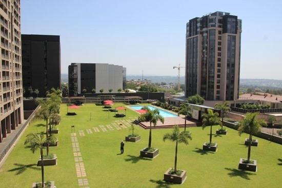 2 Bedroom 2 Bath Luxury - Sandton Cbd Йоханнесбург Экстерьер фото